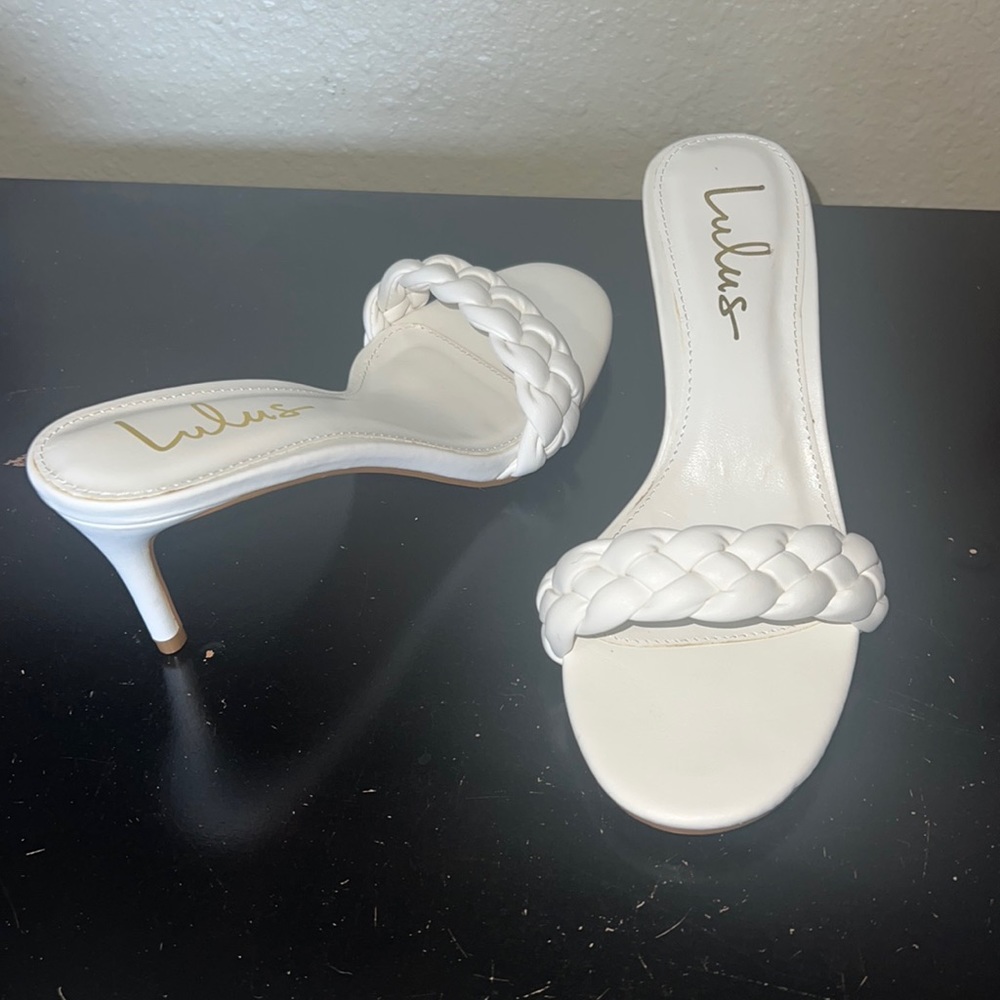 Lulus low heeled shoe